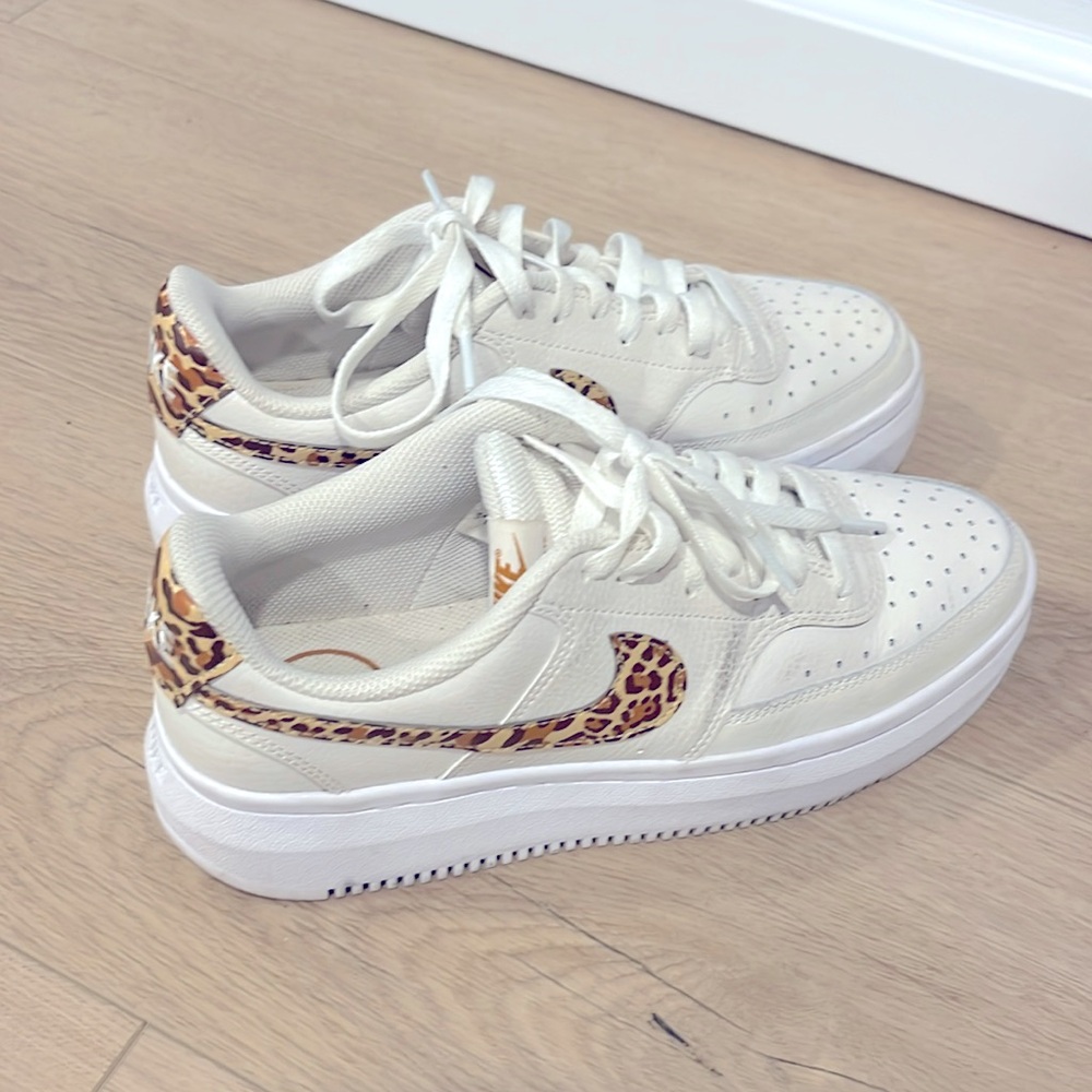 Nike Court Alta Ltr in leopard
